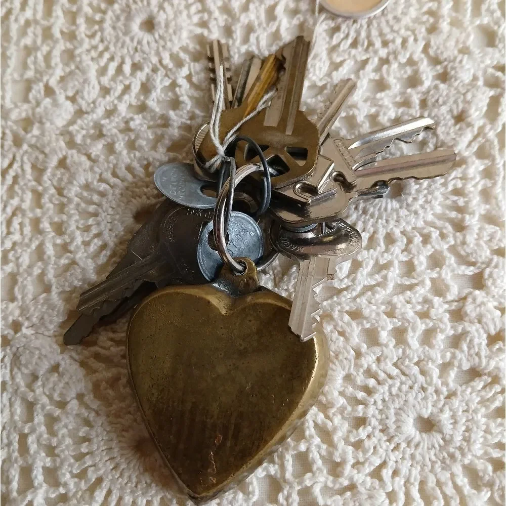 Vintage Brass Heart Shaped 2.5 inch Key‎ Chain with 13 Keys